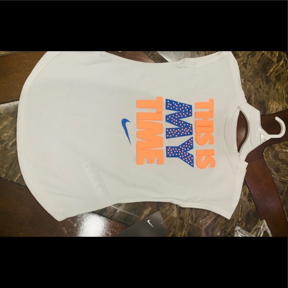 4 FOR 10 😊Nike top 🌸❤️🌸❤️ - Picture 2 of 3